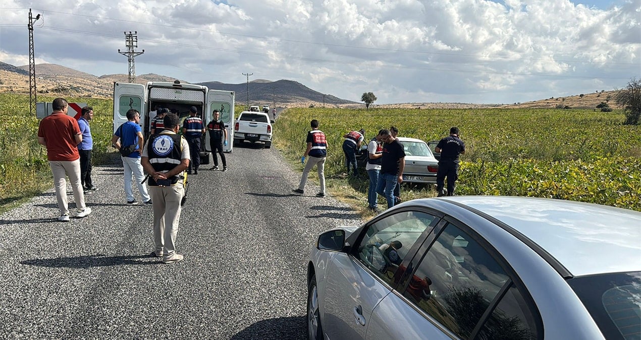 kanli infaz aracin onunu kestiler iki kardesi katlettiler Gjfgw2M4