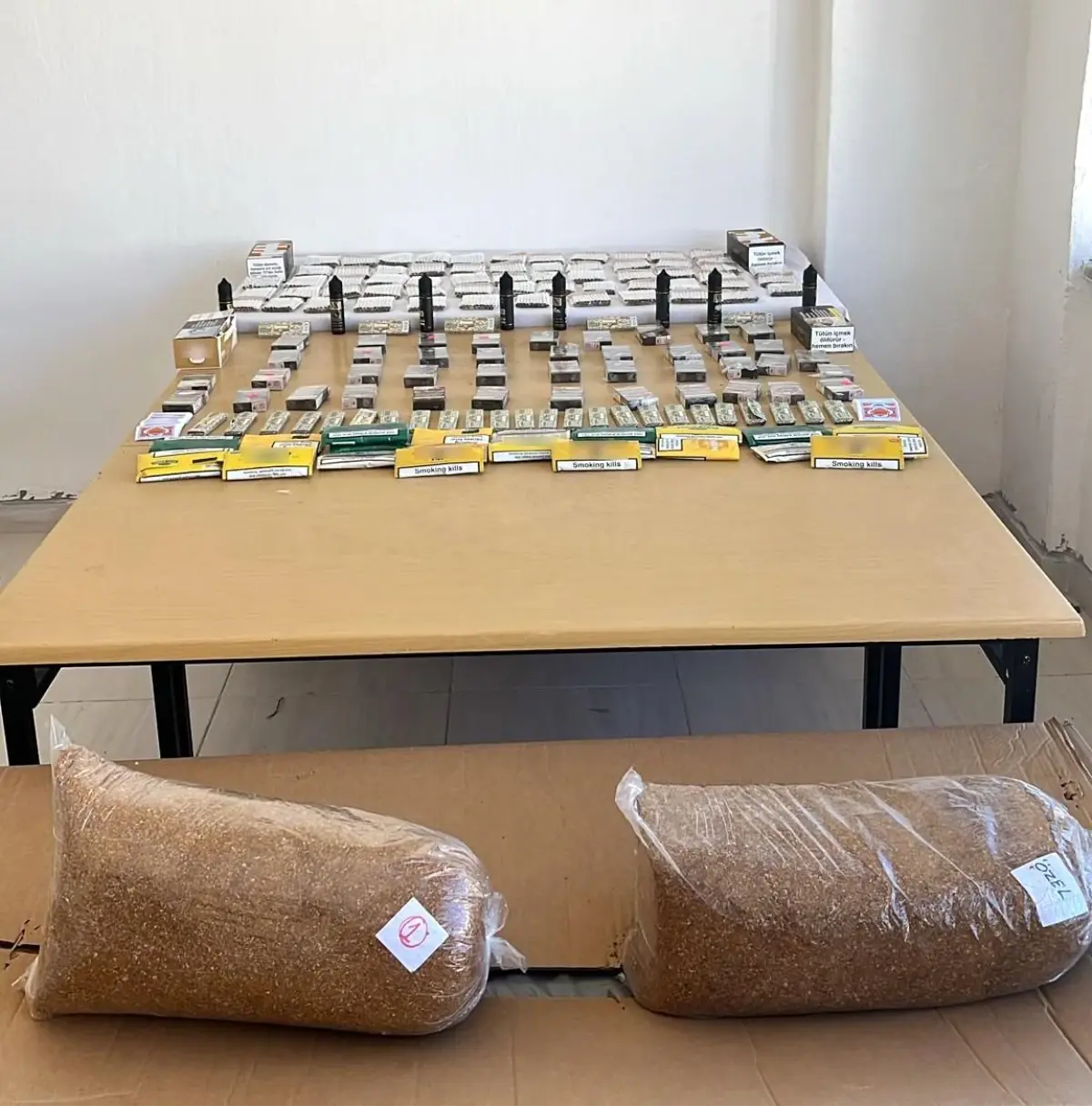 mersinde uyusturucu ve kacak tutun baskini avFNZ35b