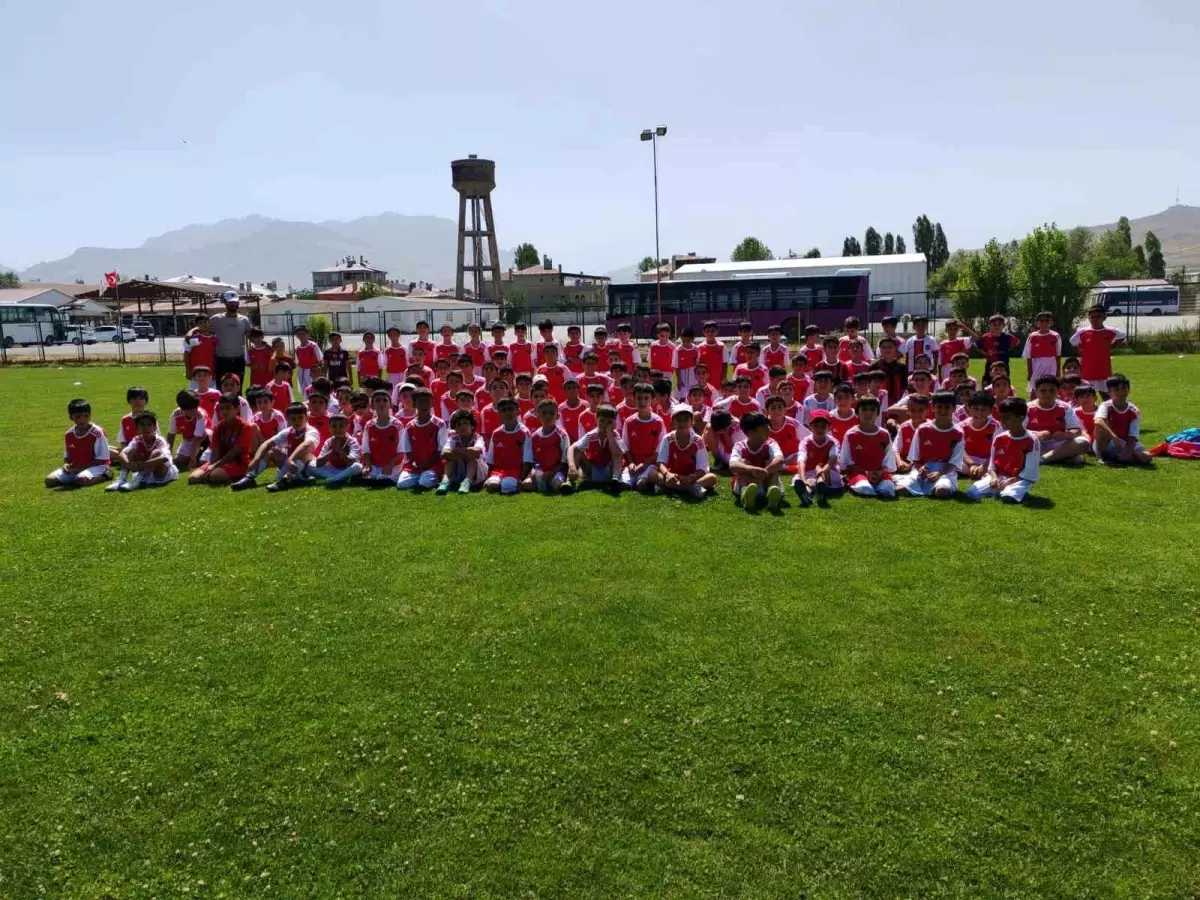 van buyuksehir belediyespordan vanspora altyapi destegi FSCvlWu7