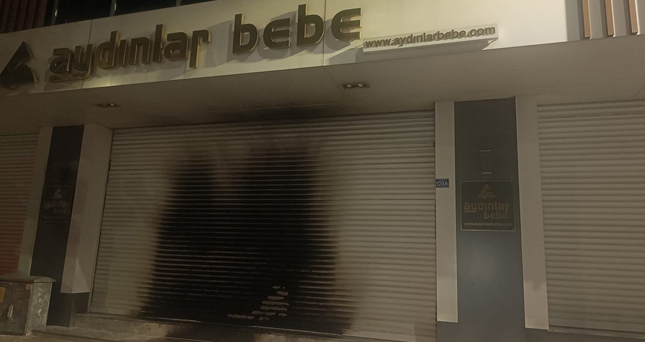 yer bursa magazayi kundaklamaya calisti o anlari cep telefonu kamerasiyla kaydetti fZUPGz3b