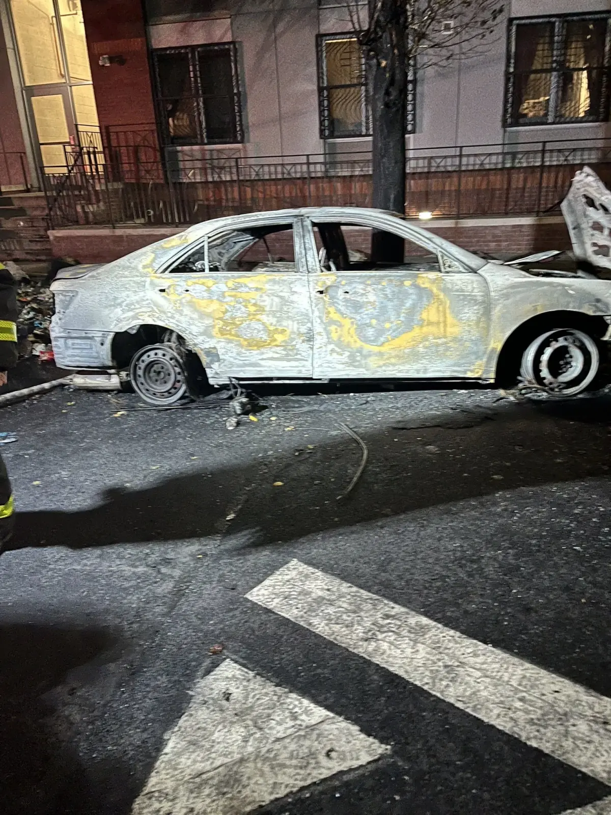 new yorkta arac patlamasi 7 itfaiyeci yaralandi aQJpgKID.jpg