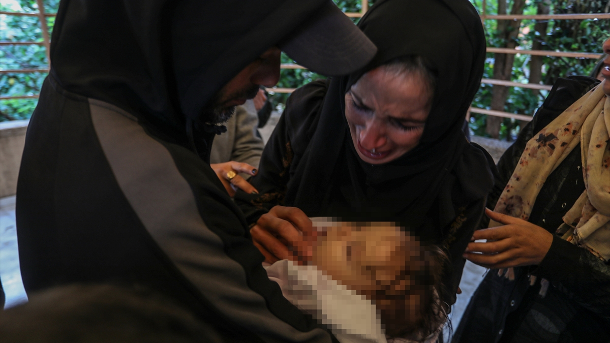 Gazze’de su altında kalan çadırda bir bebek soğuktan öldü