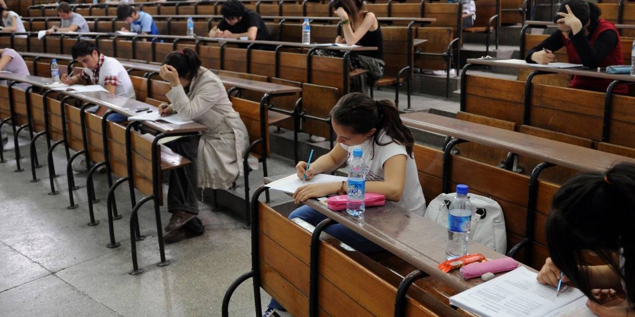 Üniversitelerde kağıt yoklama dönemi bitti!