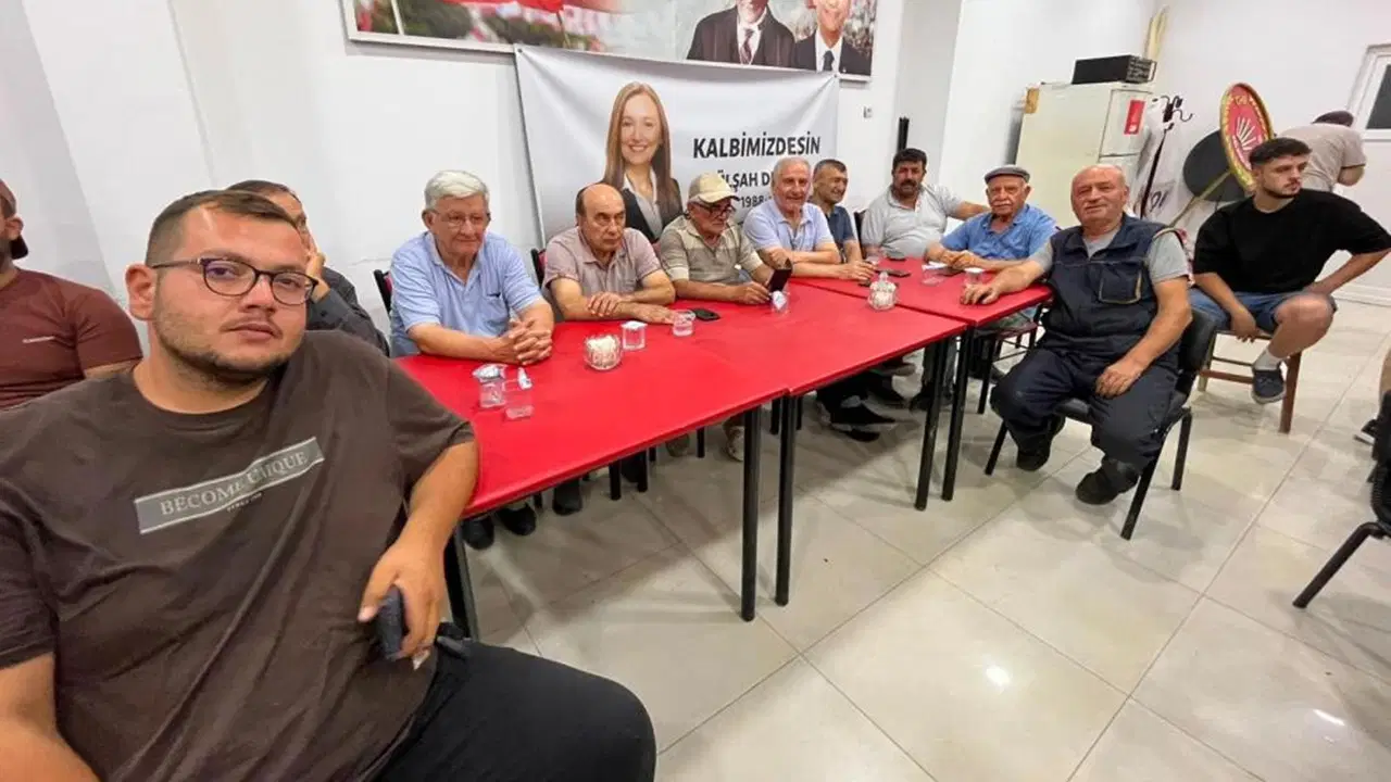 CHP Selendi İlçe Teşkilatından 150 kişi istifa etti: ‘Genel Başkanımız Özgür Özel’in yanındayız’